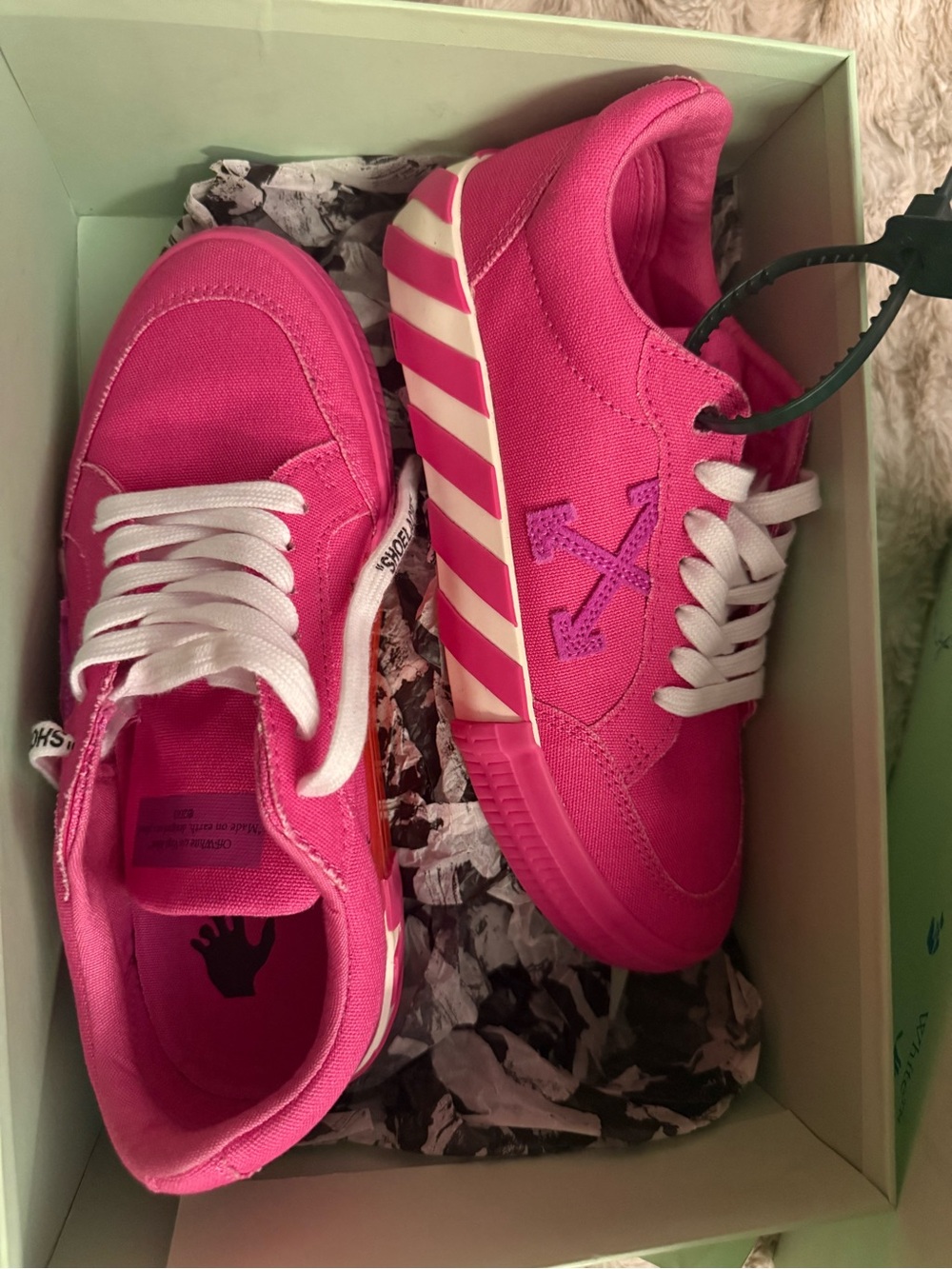Off-White Hot Pink Canvas Low-Top Sneakers with White Laces